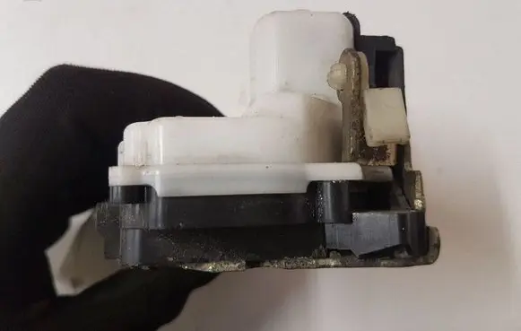 Citroen C5 Front door lock