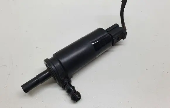 BMW 5 E60 E61 Windscreen/windshield washer pump 6973097 67126973097 6712697309702