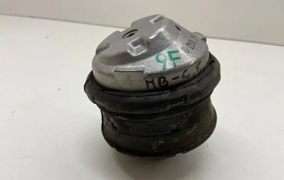 Mercedes-Benz E W210 Engine mount bracket 2102402817