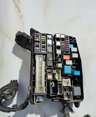 Toyota Avensis T270 Fuse box set 8266205160