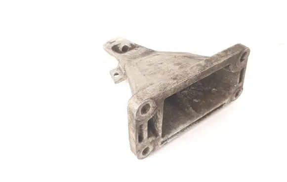 BMW 7 E65 E66 Engine mounting bracket 6758420 22116758420