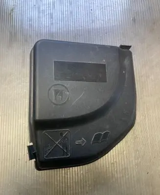 Peugeot 3008 I Fuse box cover 9658418180