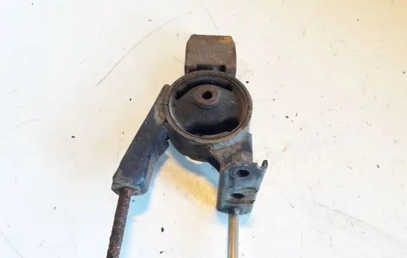 Toyota Yaris Engine mount bracket