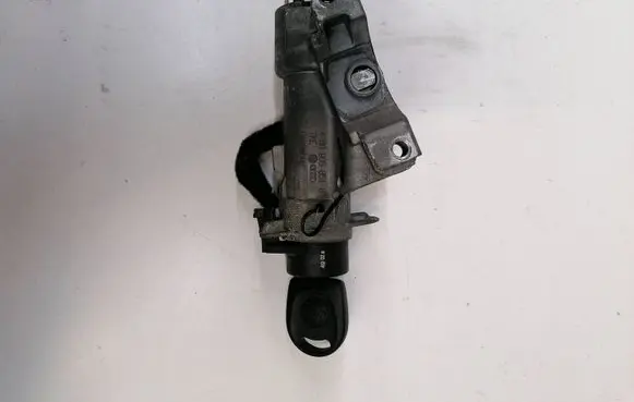 Volkswagen PASSAT B5.5 Ignition lock 4B0905851B