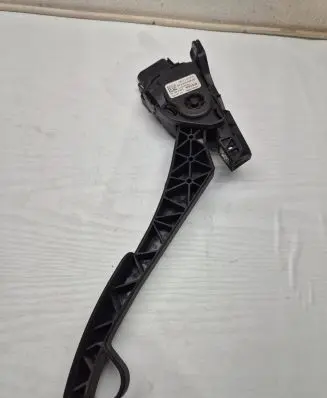 Volvo XC70 Accelerator throttle pedal 30715175