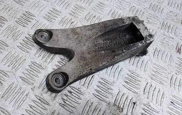 Audi A8 S8 D3 4E Engine mounting bracket 4E0199307BM