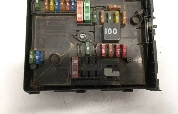 Volkswagen Golf VI Fuse box set 1K0937125D 1k0937804l