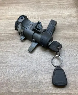 Volvo S80 Ignition lock 8645228