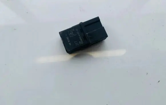 Volvo S40, V40 Other relay MB953382 a1001x7