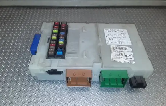 Ford Mondeo MK IV Fuse module 7G9T14A073DC