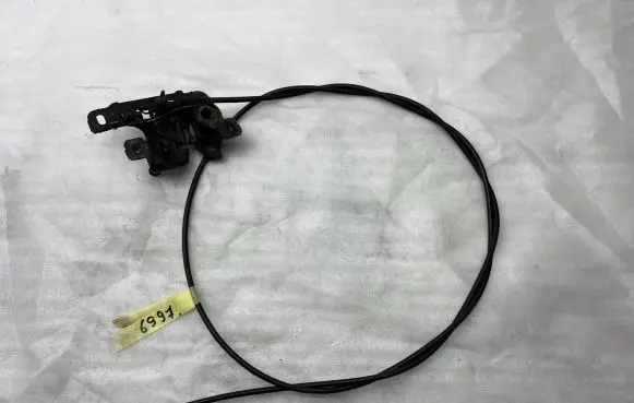 Audi A3 S3 8L Engine bonnet/hood lock release cable 8L0823509