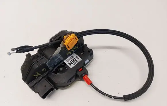Opel Mokka X Rear door lock 13579545