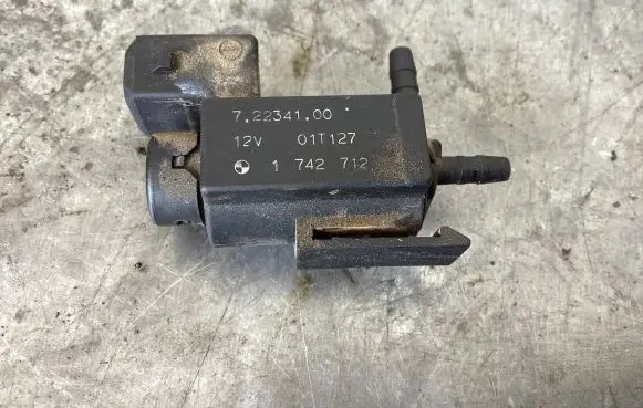 BMW 5 E39 Turbo solenoid valve 1742712 72234100 01T127