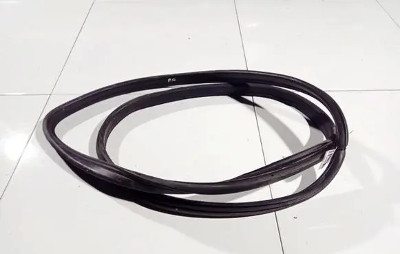 Opel Astra H Rubber seal front coupe door 