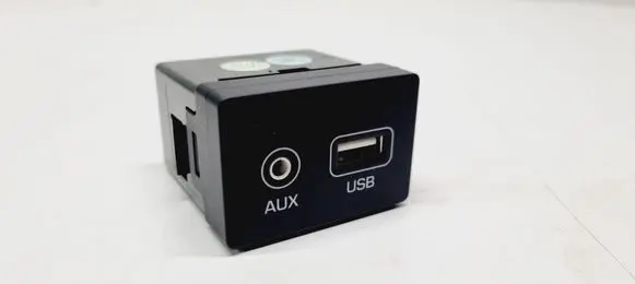Hyundai Tucson TL USB socket connector 96120D3500