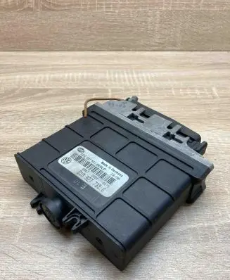 Volkswagen PASSAT B4 Gearbox control unit/module 01M927733G 5DG00765108