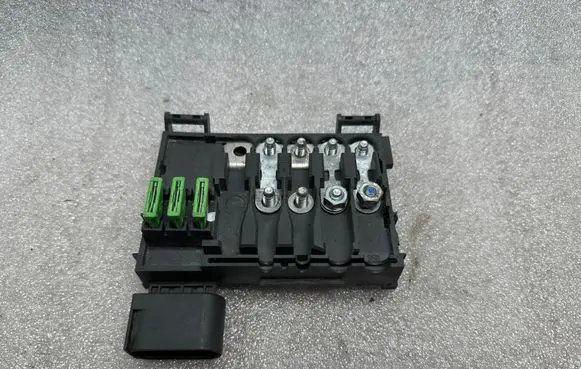 Audi A3 S3 8L Battery relay fuse 550AC
