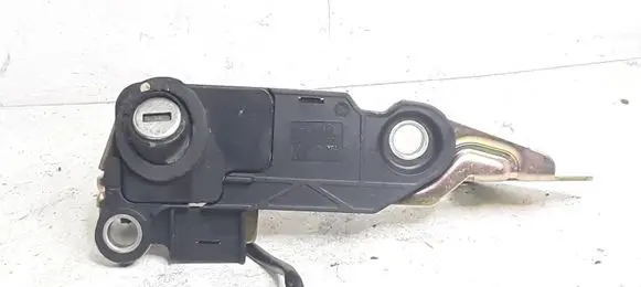Volkswagen PASSAT B5.5 Tailgate exterior lock 3B9827297A