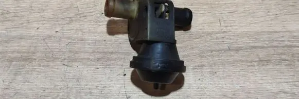 Volkswagen PASSAT B5.5 Coolant heater control valve 1J0906627A