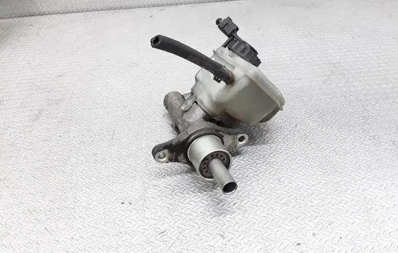 Volkswagen Golf V Master brake cylinder 1K1611301C