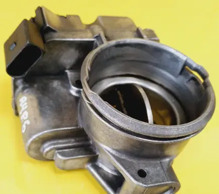Audi A4 S4 B6 8E 8H Throttle body valve A2C53364206