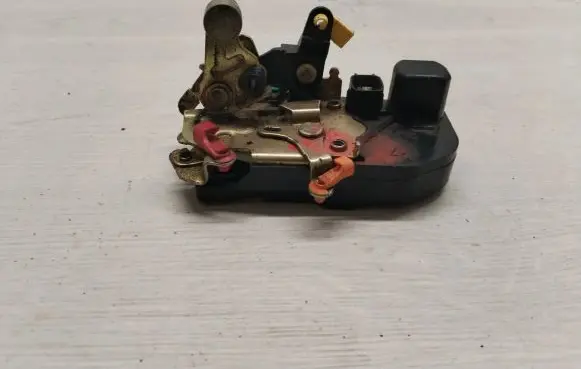 Chrysler PT Cruiser Front door lock (next to the handle) 