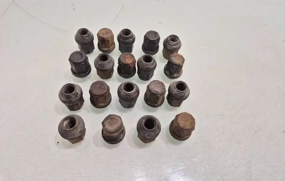 Mitsubishi Pajero Nuts/bolts 