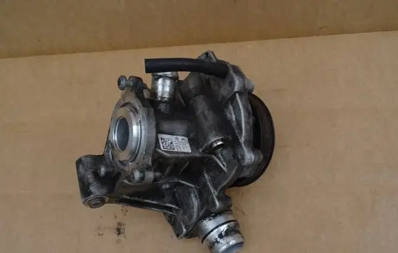 Mercedes-Benz A W176 Water pump A6512000501