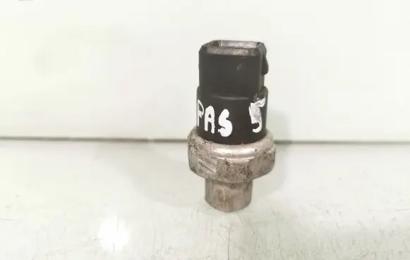 Volkswagen PASSAT B5 Air conditioning (A/C) pressure sensor 8D0959482B
