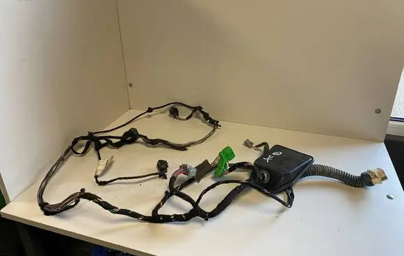 Volvo XC90 Front door wiring loom 9452430