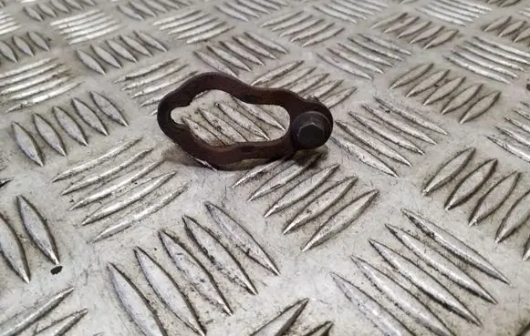 Volvo XC70 Fuel Injector clamp holder