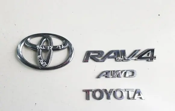 Toyota RAV 4 (XA40) Manufacturer badge logo/emblem 