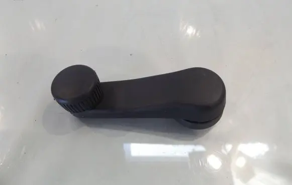 Volkswagen Polo IV 9N3 Rear door window winding handle