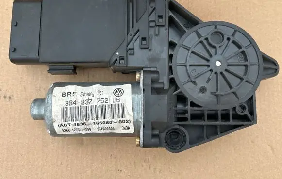 Volkswagen PASSAT B5.5 Front door window regulator motor 3B4837752LB 194000000 9700105551300