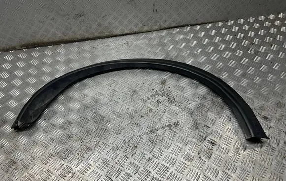 Rear bumper mounting bracket