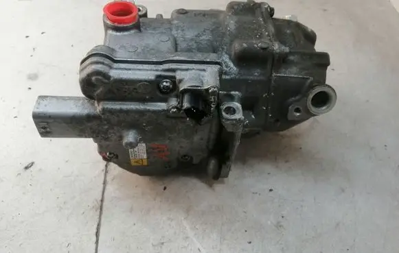 Toyota Yaris Air conditioning (A/C) compressor (pump) 0422001041 ES14C 06890