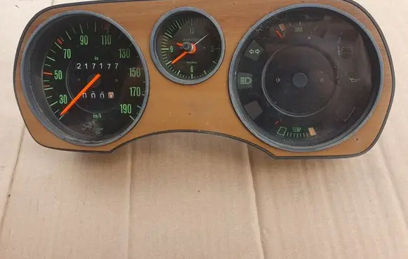 Volkswagen PASSAT Speedometer (instrument cluster) 321919330ED 6160226201