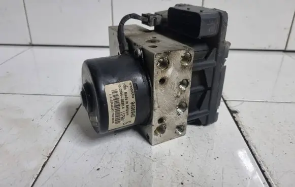 Volvo V70 ABS Pump 9496946 9496945 10094904203