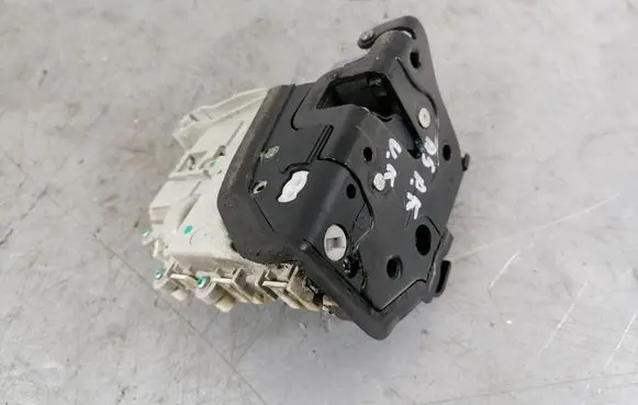 Audi A5 8T 8F Front door lock 8J2837015C