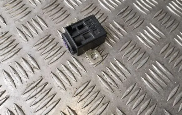 Audi A6 S6 C6 4F Battery relay fuse 4F0915519