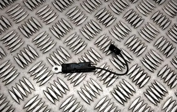 Mercedes-Benz ML W166 Aerial antenna amplifier A1668201489