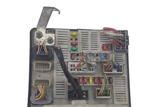 Renault Megane II Fuse module 8200481866F 7190138321 519158075