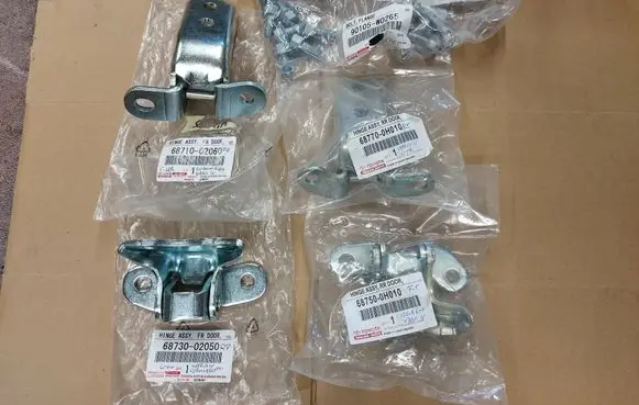 Toyota Yaris XP210 Front door hinge set