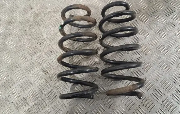 Toyota Avensis T270 Rear coil spring 4823105500