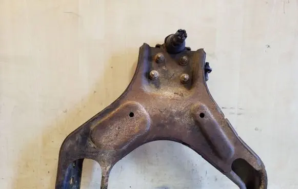 Opel Frontera B Front lower control arm/wishbone