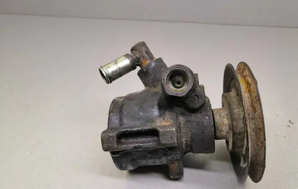 Volkswagen PASSAT B4 Power steering pump 037145255