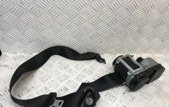 Mercedes-Benz R W251 Front seatbelt A2518603185