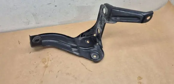 Audi A6 S6 C6 4F Intercooler pipe mounting bracket 4F0145813F