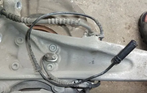 BMW 6 F12 F13 ABS wheel speed sensor 6853859