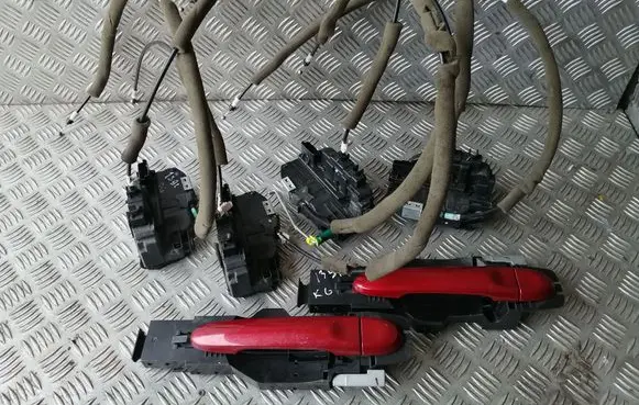 Infiniti M30 Front door lock GF25